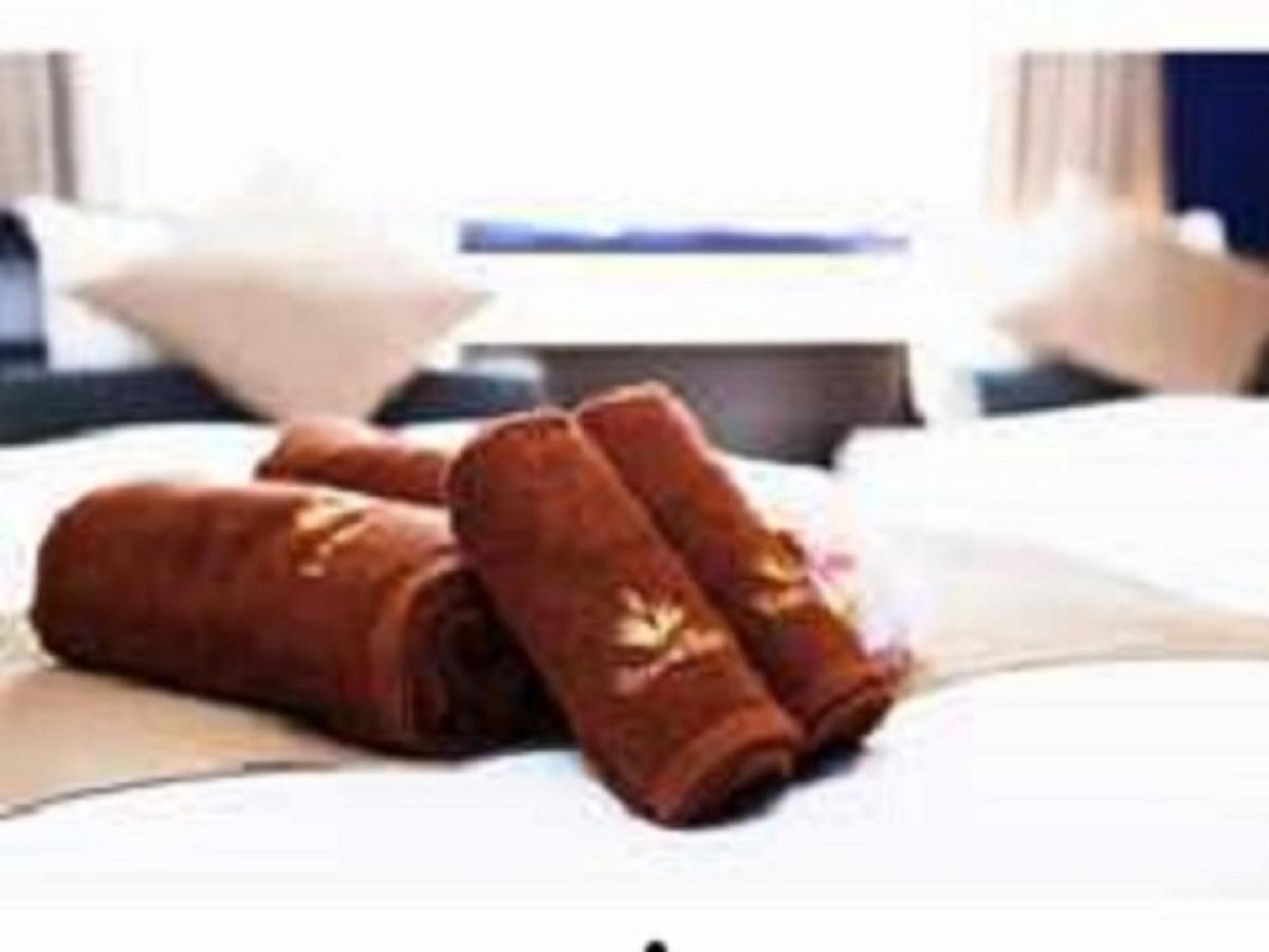 Hirakata Crystal Hotell Eksteriør bilde